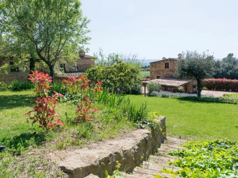 Magnífica mansión de piedra antigua en venta en la pintoresca zona montañosa de Vulpellac, Girona
