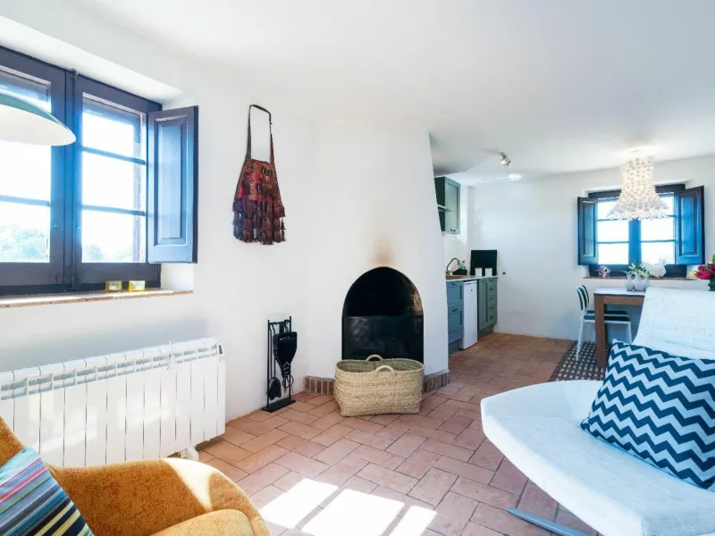 Magnífica mansión de piedra antigua en venta en la pintoresca zona montañosa de Vulpellac, Girona
