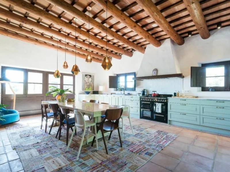 Magnífica mansión de piedra antigua en venta en la pintoresca zona montañosa de Vulpellac, Girona