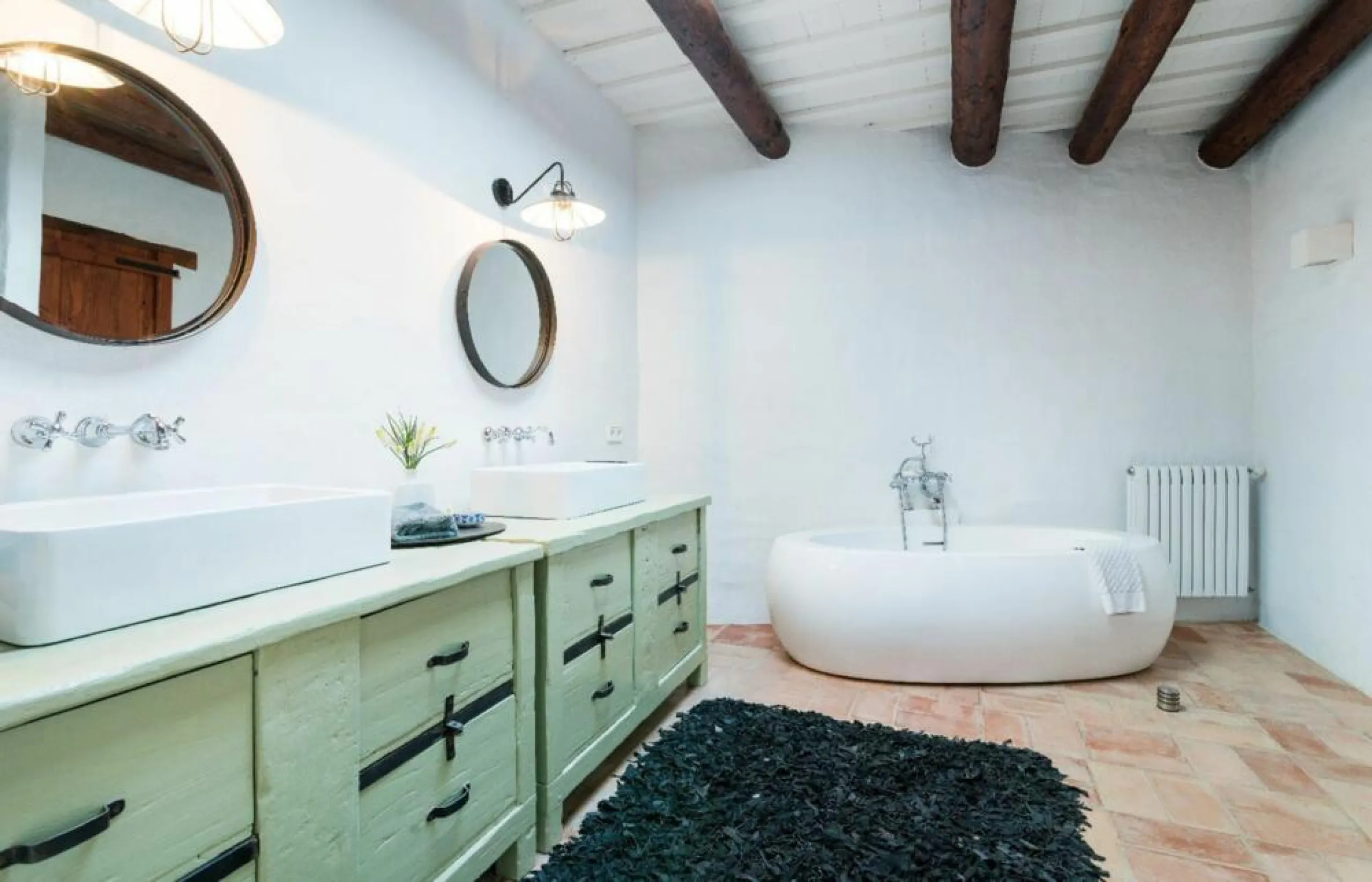 Magnífica mansión de piedra antigua en venta en la pintoresca zona montañosa de Vulpellac, Girona