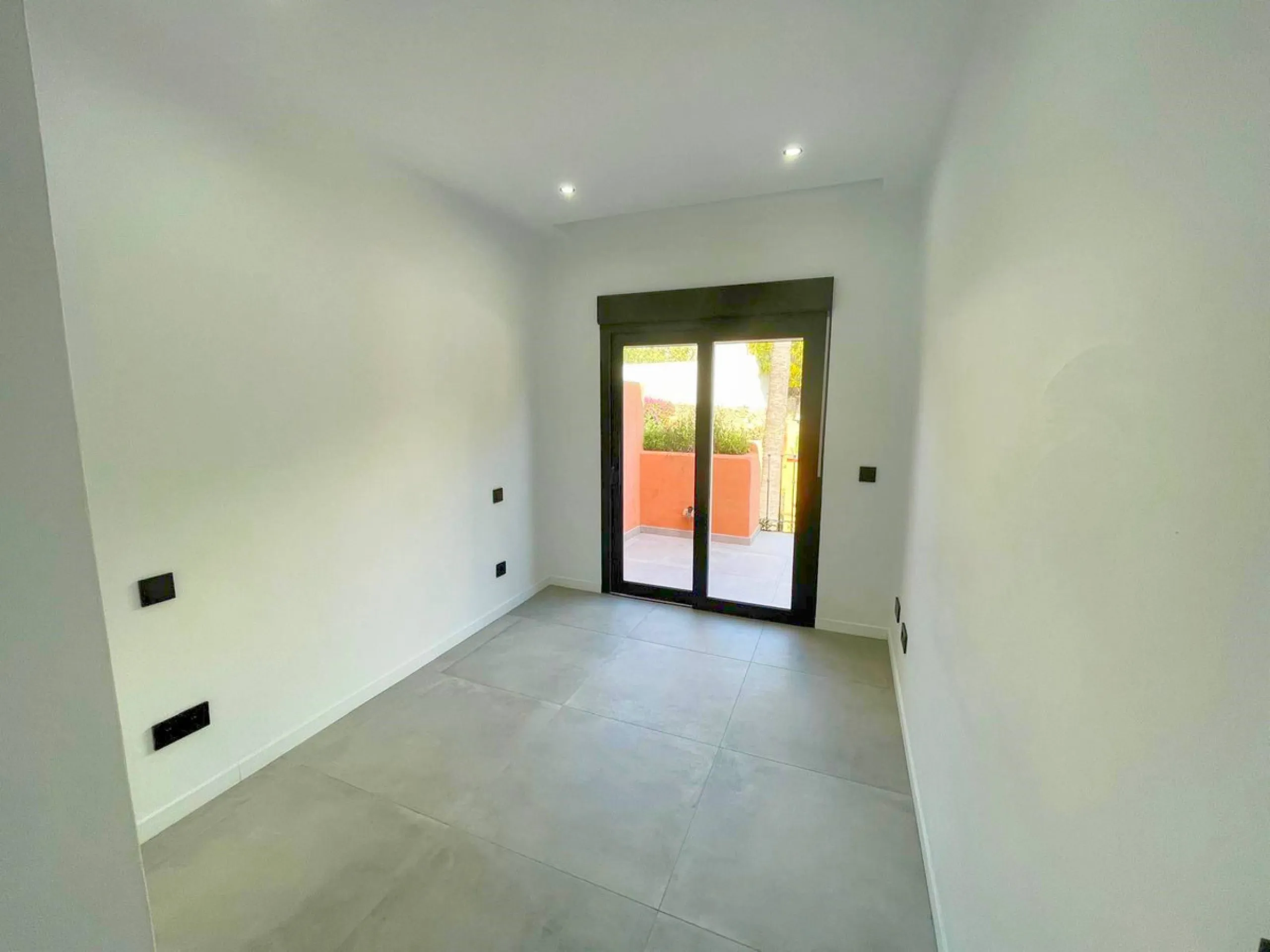 Beautiful, renovated Andalusian townhouse with 3 bedrooms for sale in Paraiso Bellevue, Benahavis