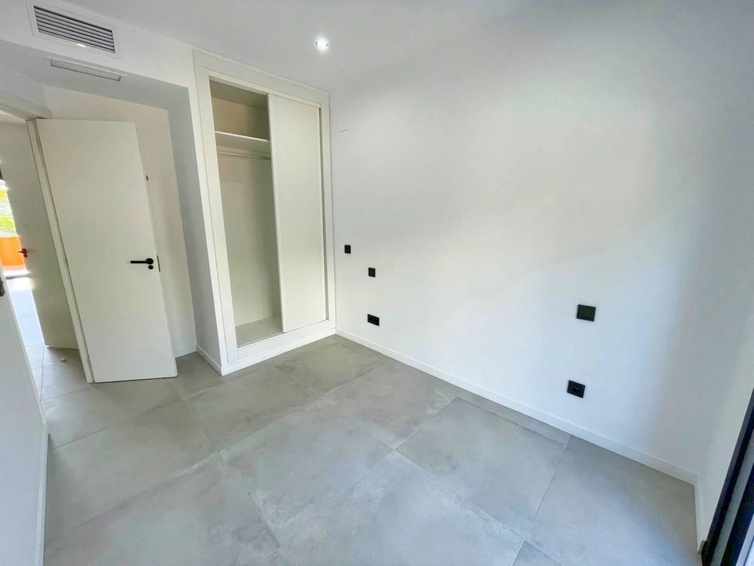 Beautiful, renovated Andalusian townhouse with 3 bedrooms for sale in Paraiso Bellevue, Benahavis