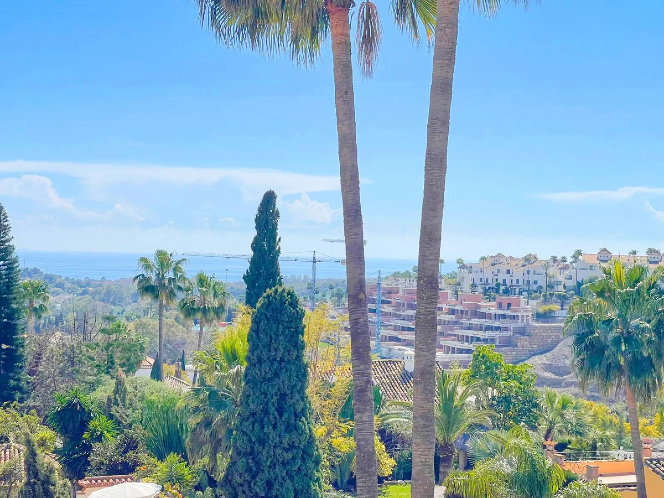 Beautiful, renovated Andalusian townhouse with 3 bedrooms for sale in Paraiso Bellevue, Benahavis