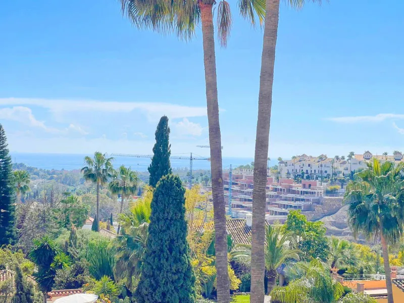 Beautiful, renovated Andalusian townhouse with 3 bedrooms for sale in Paraiso Bellevue, Benahavis