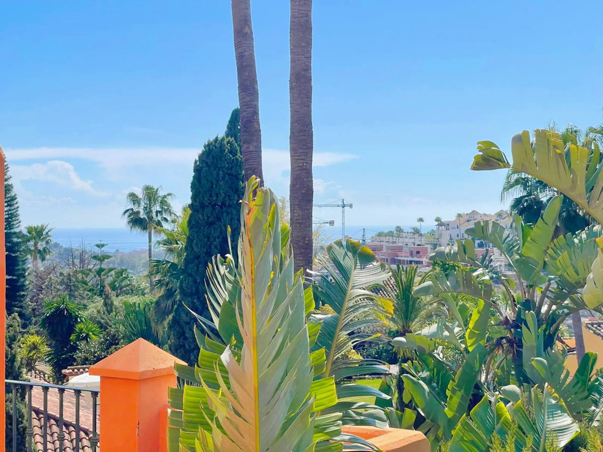 Beautiful, renovated Andalusian townhouse with 3 bedrooms for sale in Paraiso Bellevue, Benahavis