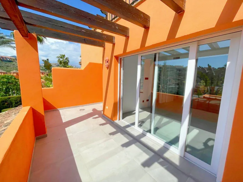 Beautiful, renovated Andalusian townhouse with 3 bedrooms for sale in Paraiso Bellevue, Benahavis