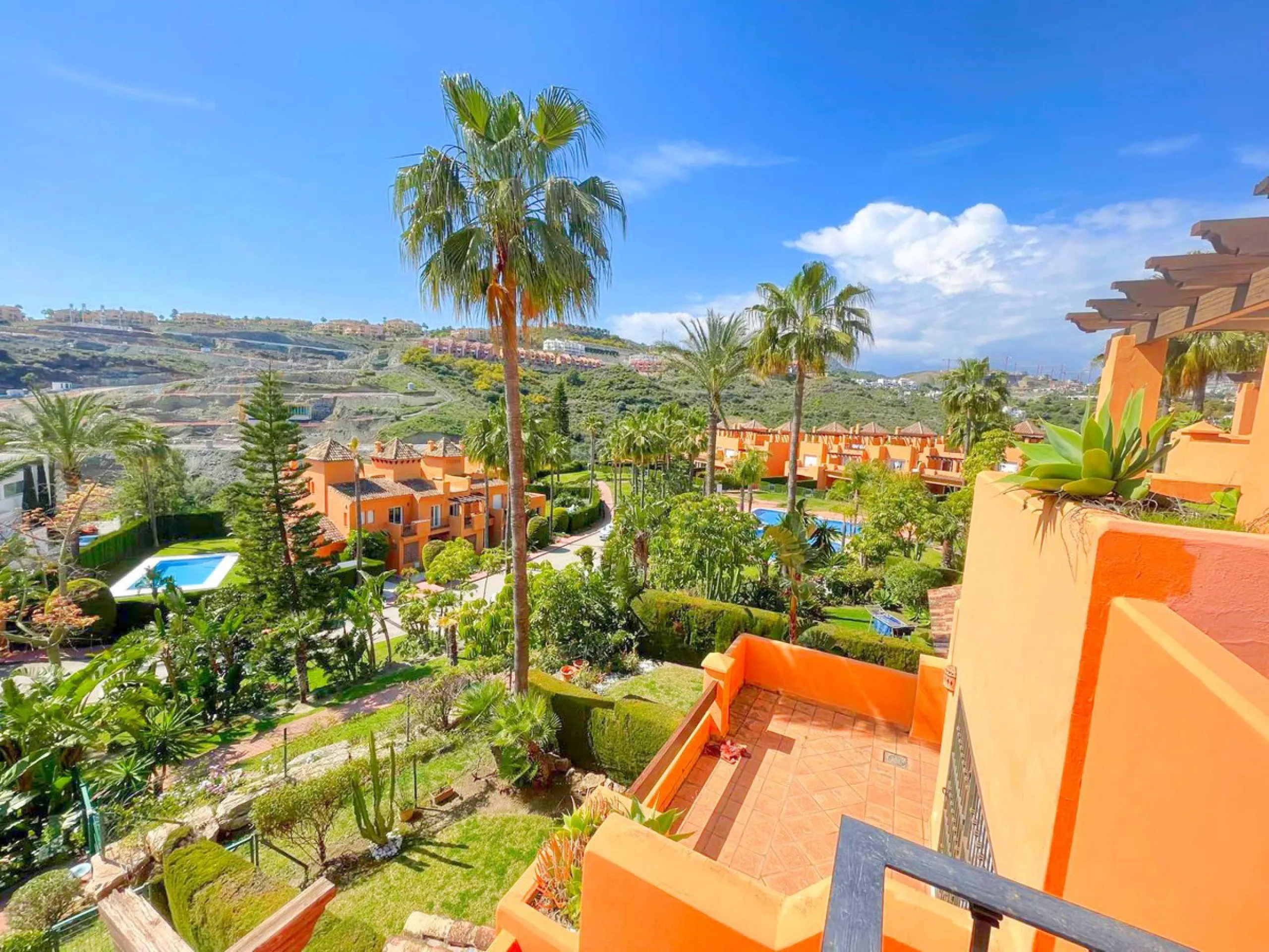 Beautiful, renovated Andalusian townhouse with 3 bedrooms for sale in Paraiso Bellevue, Benahavis