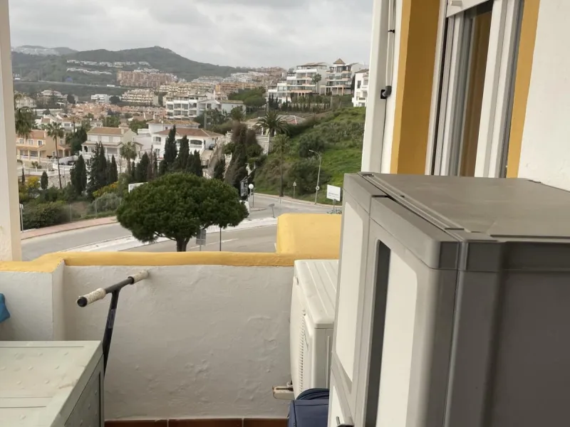This property is situated in a quiet residential area of Riviera del Sol, with excellent amenities and facilities nearby. It is just a few minutes' drive from the beach and in the heart of Mijas, very close to the Miraflores Golf Club. This flat is situat
