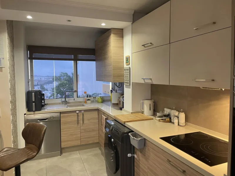 This property is situated in a quiet residential area of Riviera del Sol, with excellent amenities and facilities nearby. It is just a few minutes' drive from the beach and in the heart of Mijas, very close to the Miraflores Golf Club. This flat is situat