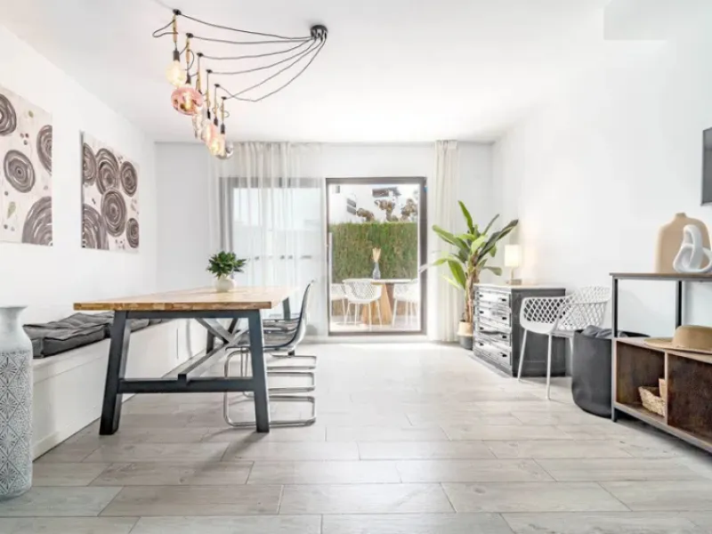 This marvelous property is situated within a well-known gated community in San Pedro de Alcántara, with a short walking distance from both Linda Vista Beach and San Pedro, and is well connected to amenities and facilities.