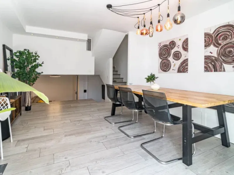 This marvelous property is situated within a well-known gated community in San Pedro de Alcántara, with a short walking distance from both Linda Vista Beach and San Pedro, and is well connected to amenities and facilities.