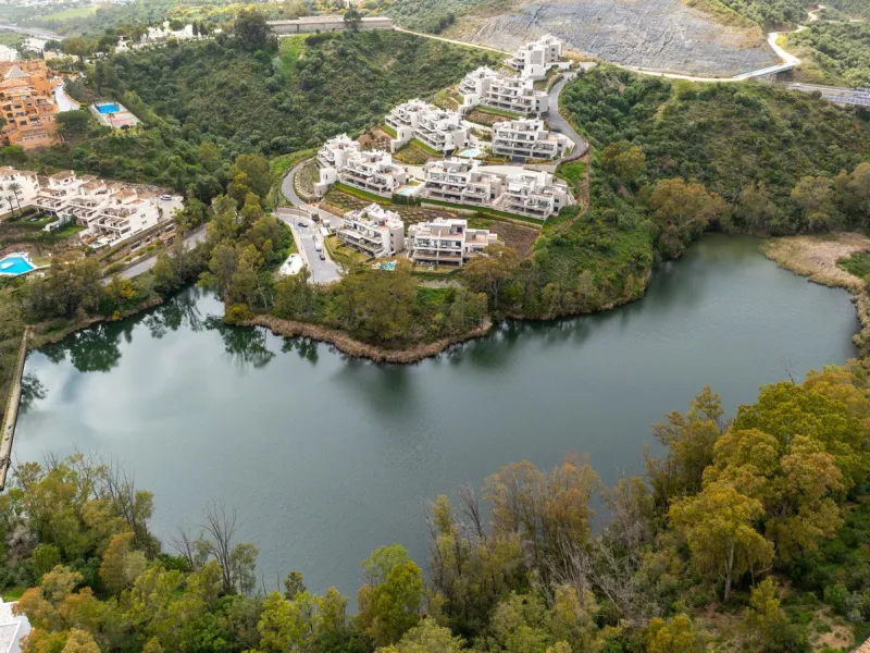 Apartment - Middle Floor Apartment в продаже в Marbella, Málaga. В доме 2 спален и 2 ванных комнат. Площадь дома 100 м²