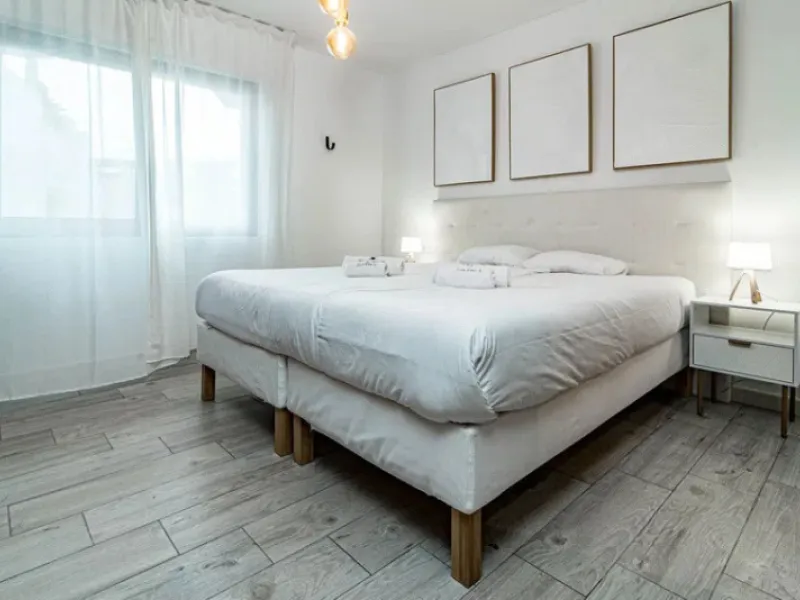 This marvelous property is situated within a well-known gated community in San Pedro de Alcántara, with a short walking distance from both Linda Vista Beach and San Pedro, and is well connected to amenities and facilities.