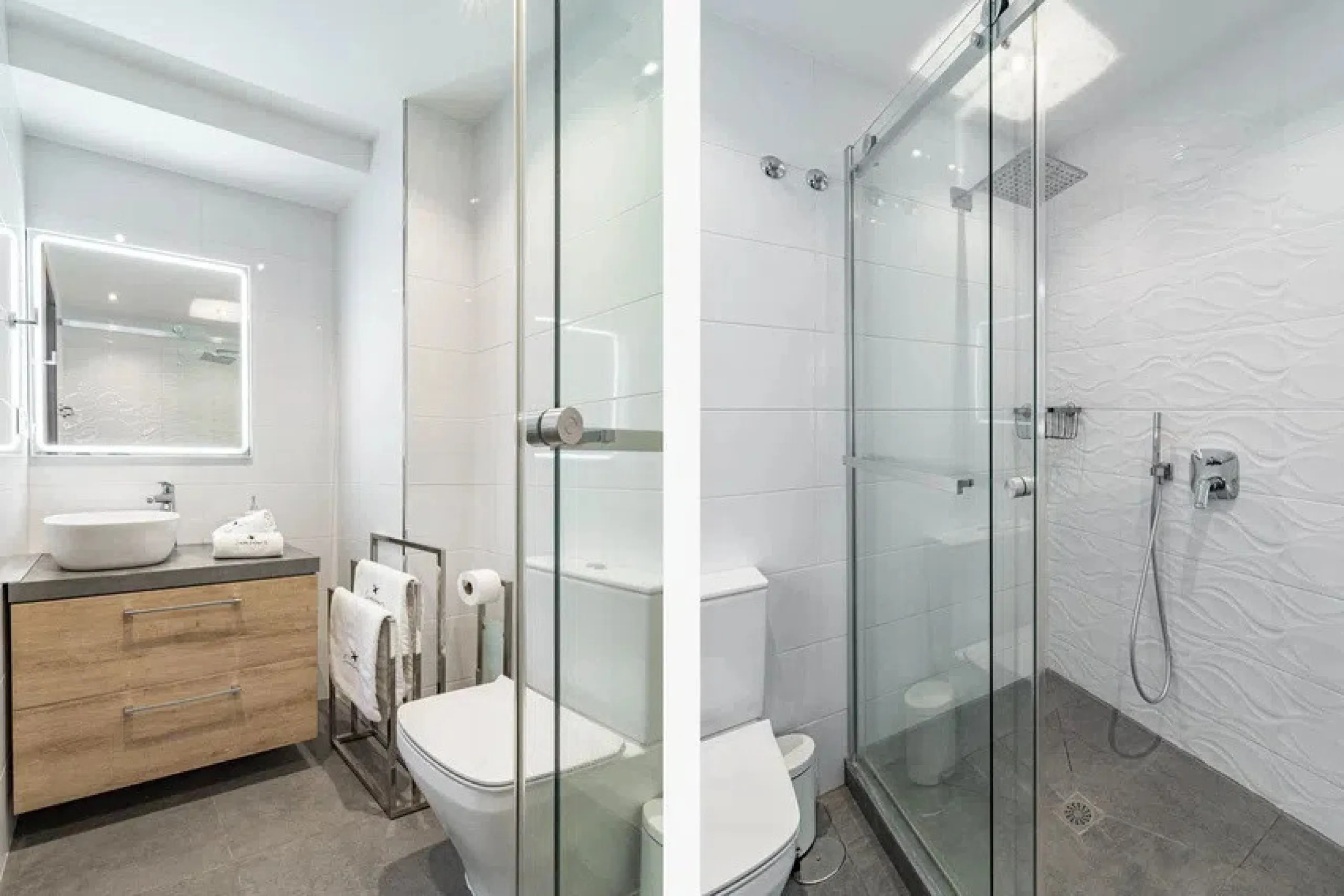 This marvelous property is situated within a well-known gated community in San Pedro de Alcántara, with a short walking distance from both Linda Vista Beach and San Pedro, and is well connected to amenities and facilities.