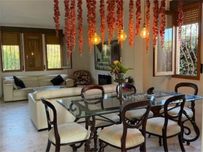 We cordially invite you to explore this remarkable property, nestled in a tranquil residential area in Calahonda. It is conveniently located just a few minutes' drive from the renowned La Siesta Golf, with a wide array of amenities and facilities in close