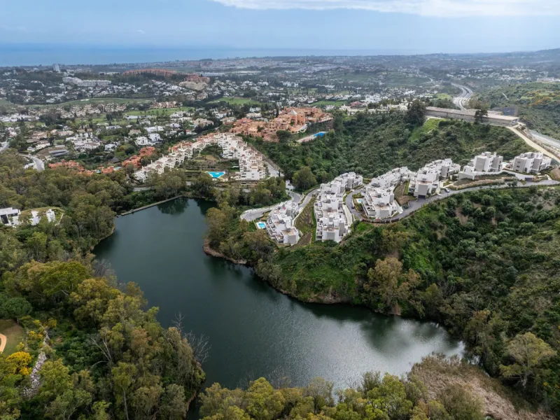 Apartment - Middle Floor Apartment в продаже в Marbella, Málaga. В доме 2 спален и 2 ванных комнат. Площадь дома 100 м²