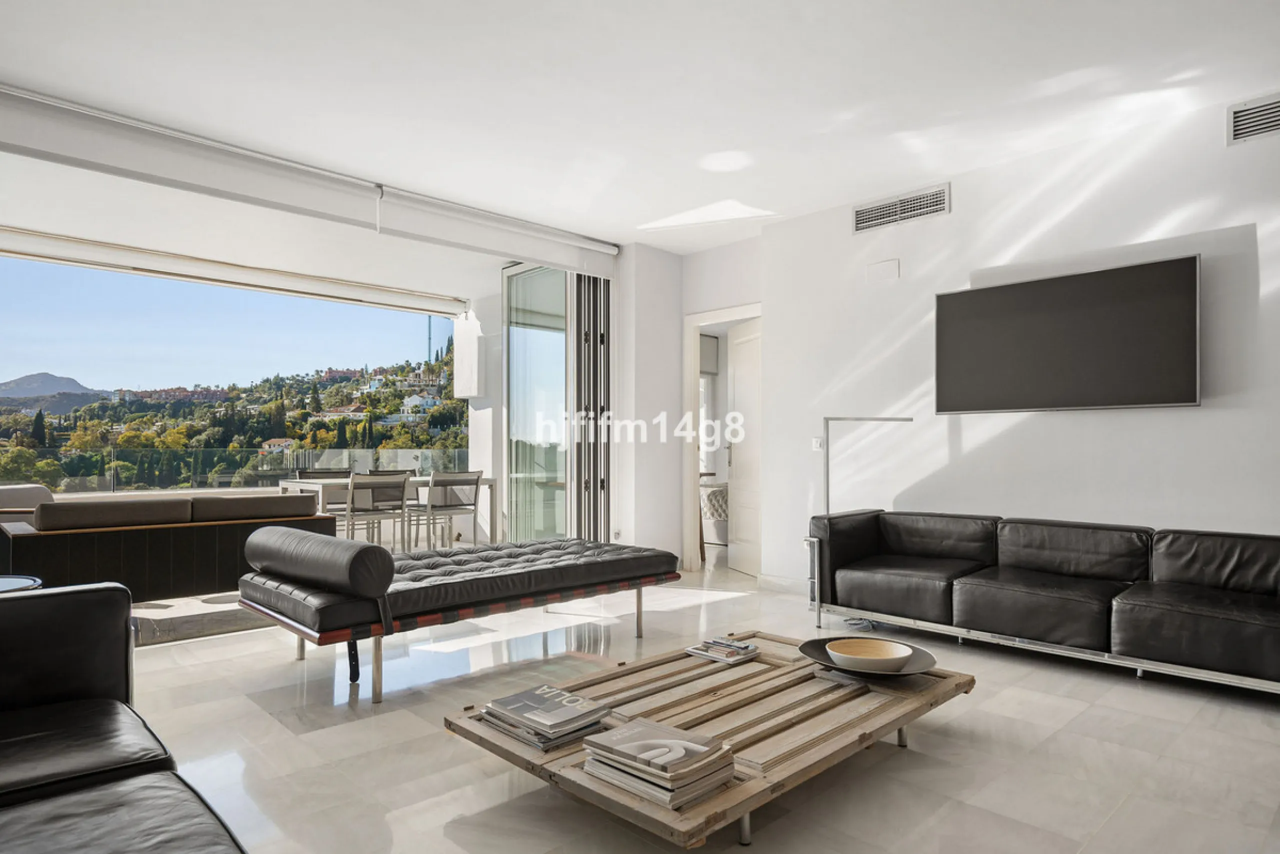 Apartment - Middle Floor Apartment в продаже в Benahavís, Málaga. В доме 3 спален и 2 ванных комнат. Площадь дома 141 м²