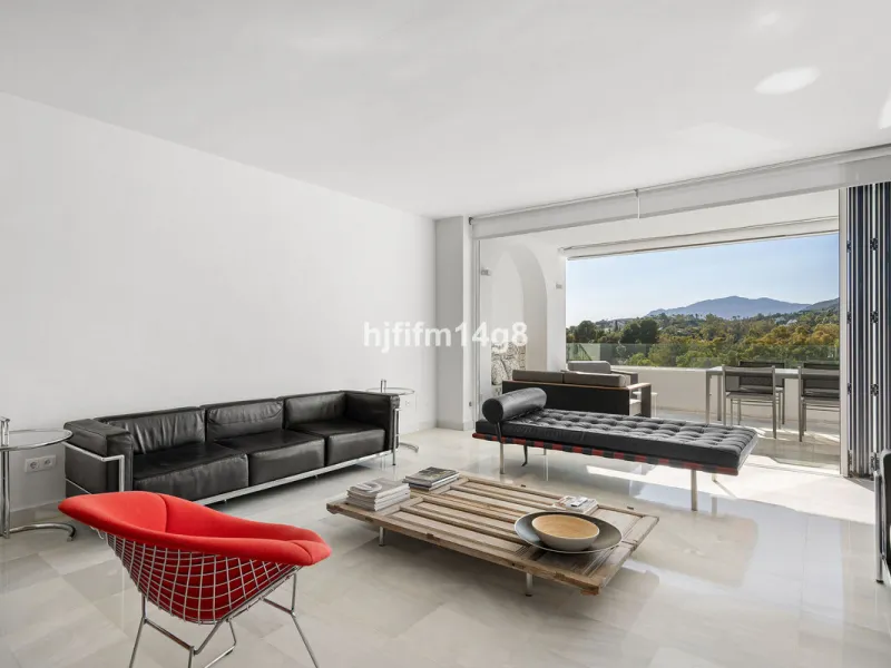 Apartment - Middle Floor Apartment в продаже в Benahavís, Málaga. В доме 3 спален и 2 ванных комнат. Площадь дома 141 м²