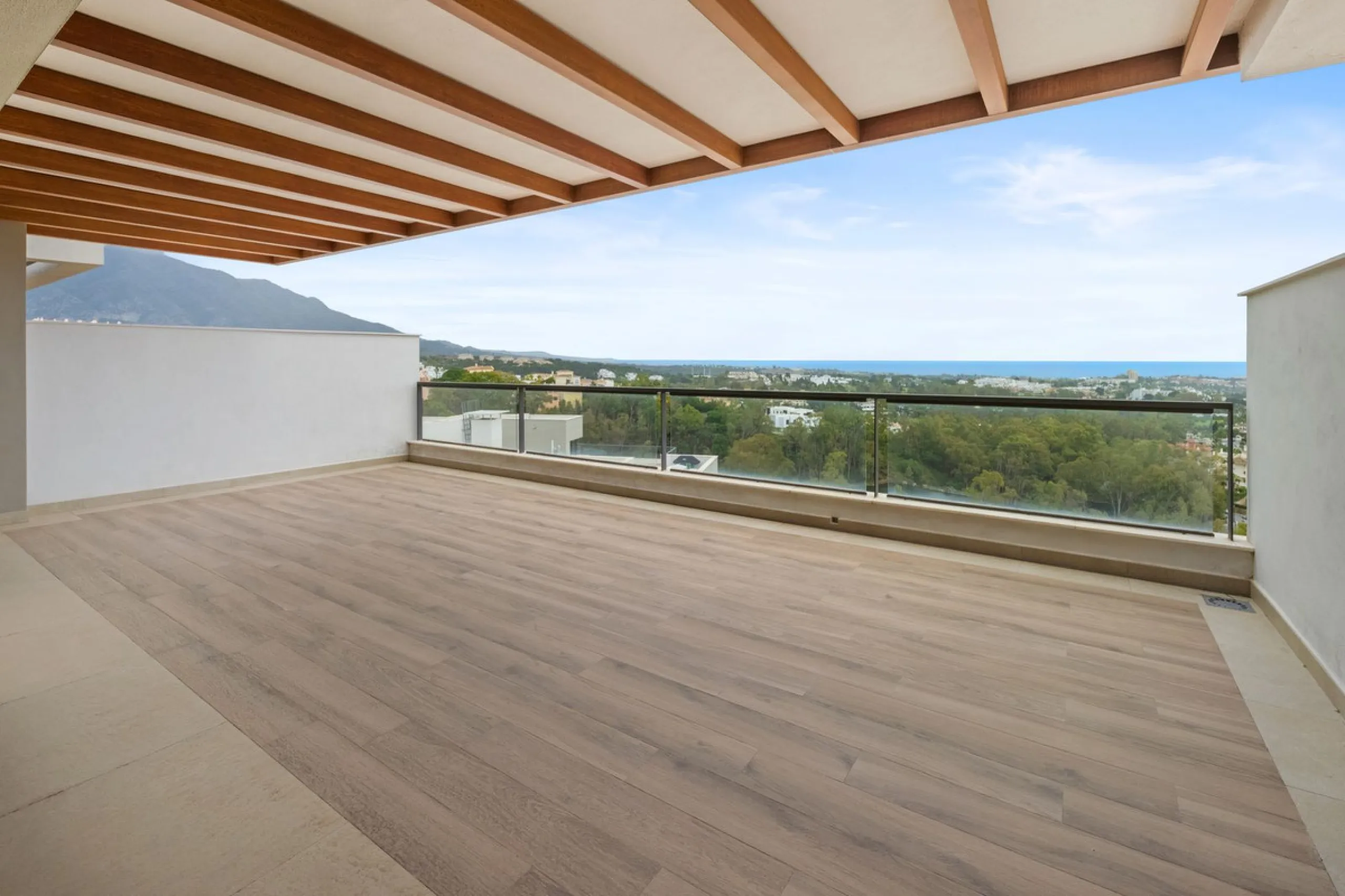 Apartment - Middle Floor Apartment в продаже в Marbella, Málaga. В доме 2 спален и 2 ванных комнат. Площадь дома 100 м²