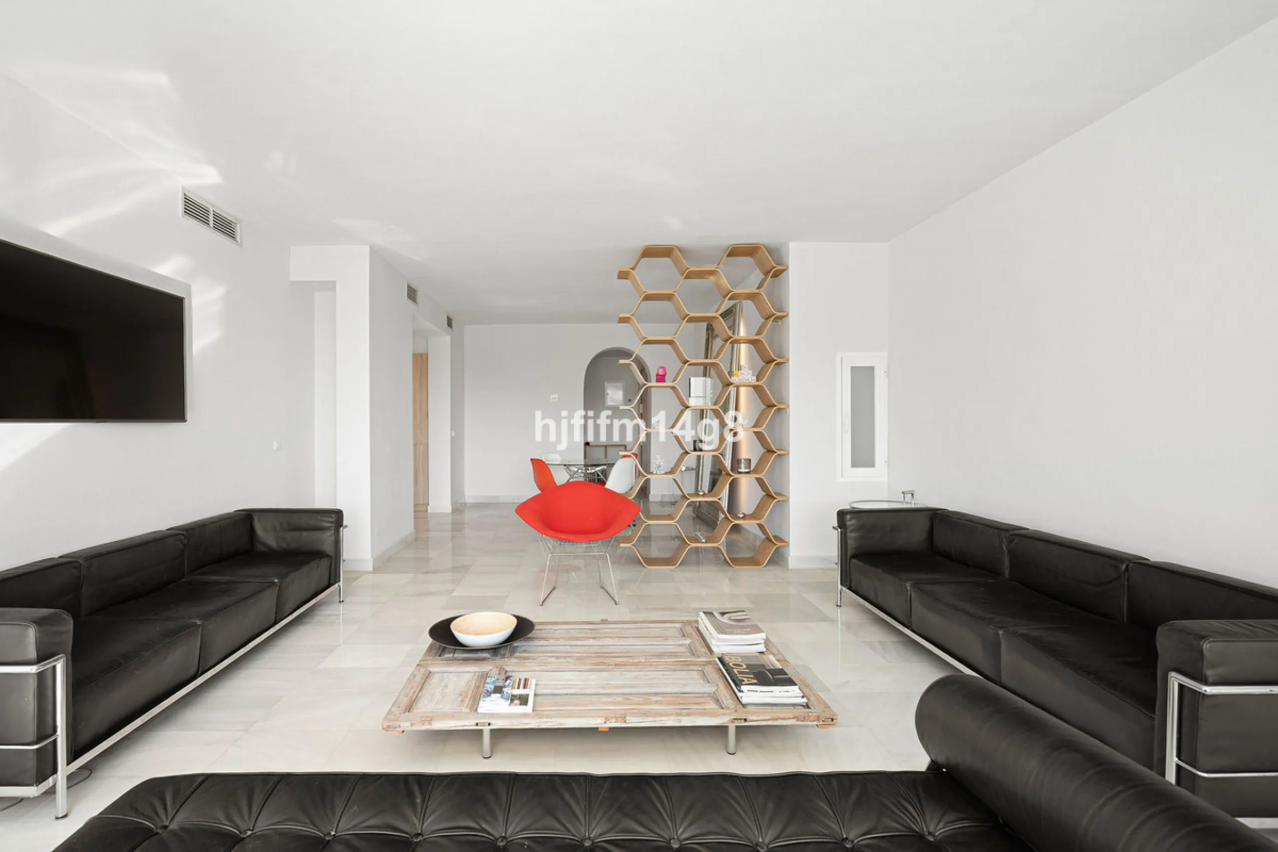 Apartment - Middle Floor Apartment в продаже в Benahavís, Málaga. В доме 3 спален и 2 ванных комнат. Площадь дома 141 м²