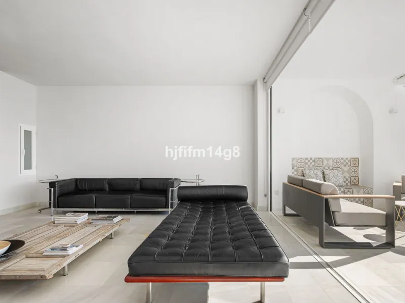 Apartment - Middle Floor Apartment в продаже в Benahavís, Málaga. В доме 3 спален и 2 ванных комнат. Площадь дома 141 м²