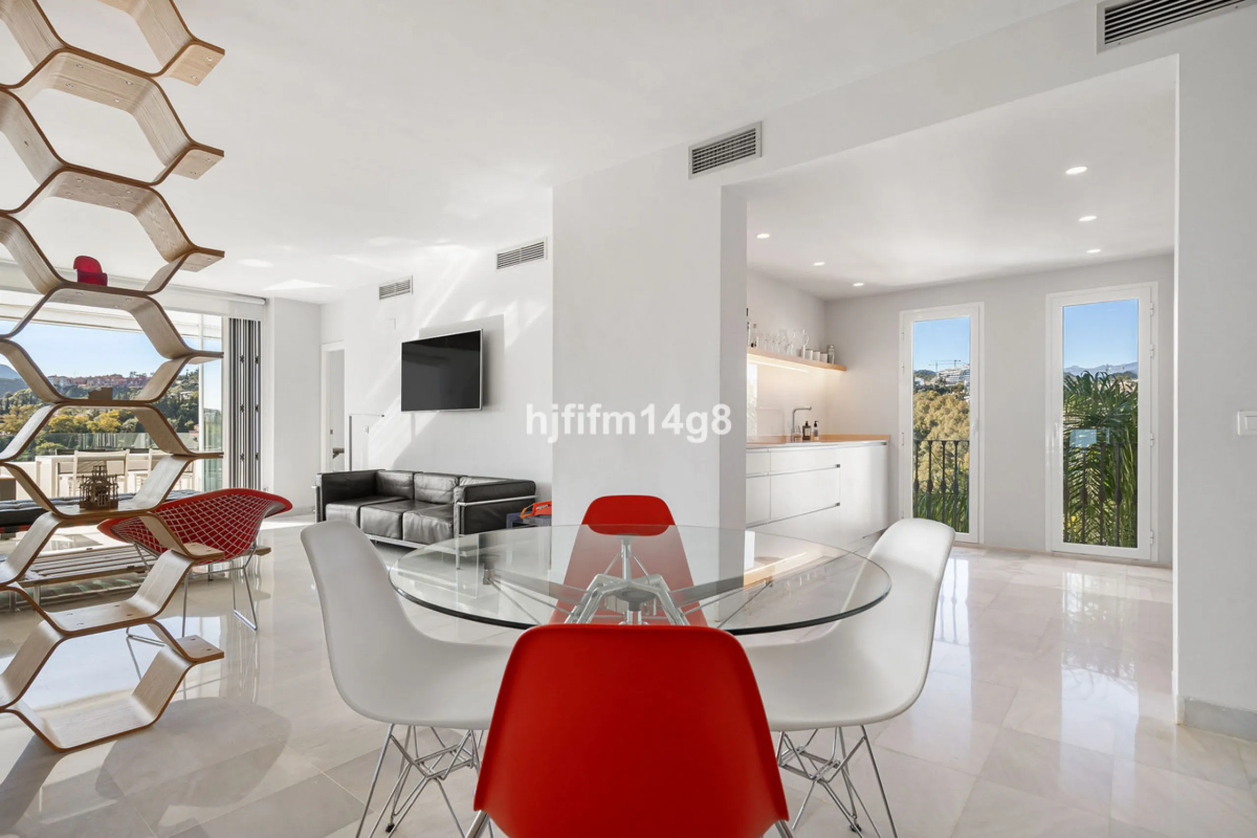 Apartment - Middle Floor Apartment в продаже в Benahavís, Málaga. В доме 3 спален и 2 ванных комнат. Площадь дома 141 м²
