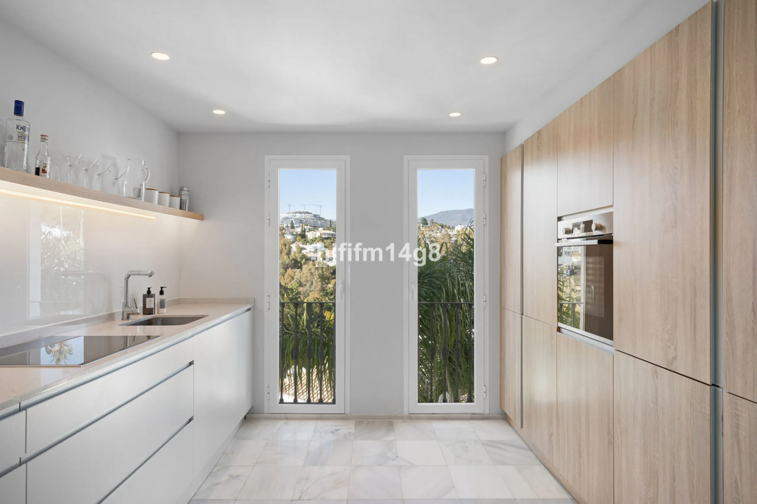 Apartment - Middle Floor Apartment в продаже в Benahavís, Málaga. В доме 3 спален и 2 ванных комнат. Площадь дома 141 м²