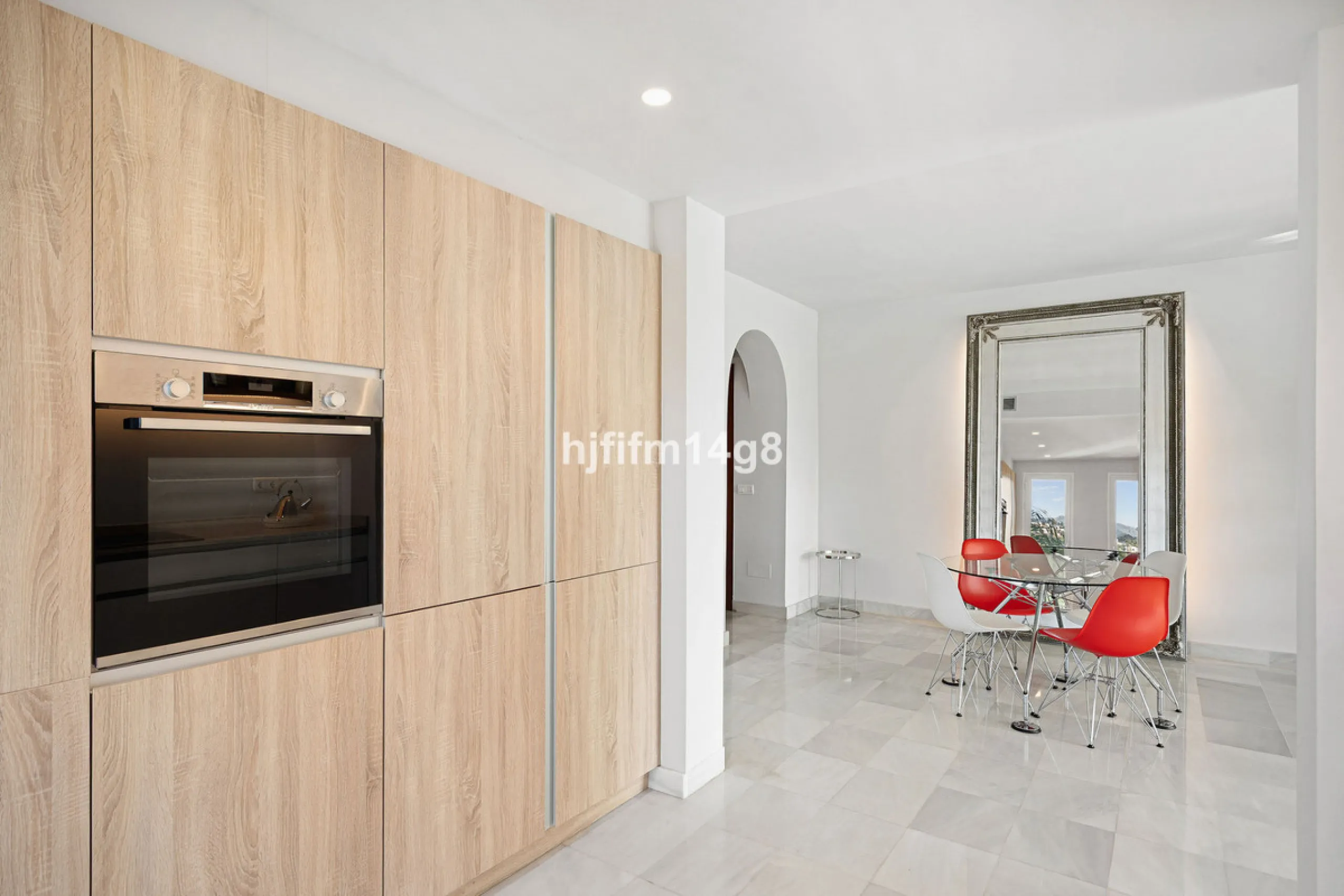 Apartment - Middle Floor Apartment в продаже в Benahavís, Málaga. В доме 3 спален и 2 ванных комнат. Площадь дома 141 м²
