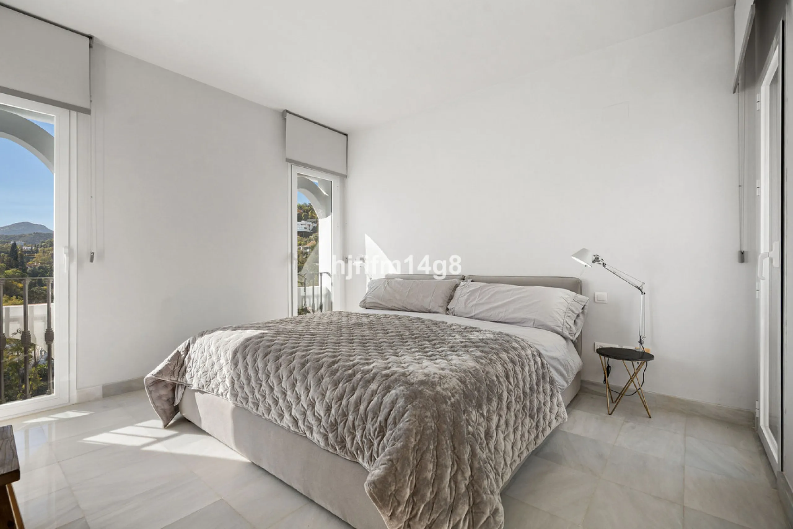 Apartment - Middle Floor Apartment в продаже в Benahavís, Málaga. В доме 3 спален и 2 ванных комнат. Площадь дома 141 м²