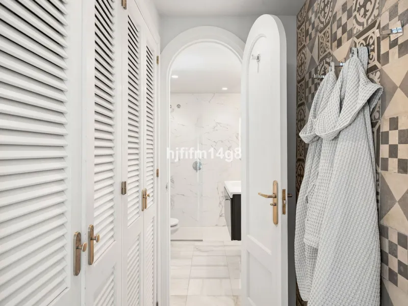 Apartment - Middle Floor Apartment в продаже в Benahavís, Málaga. В доме 3 спален и 2 ванных комнат. Площадь дома 141 м²