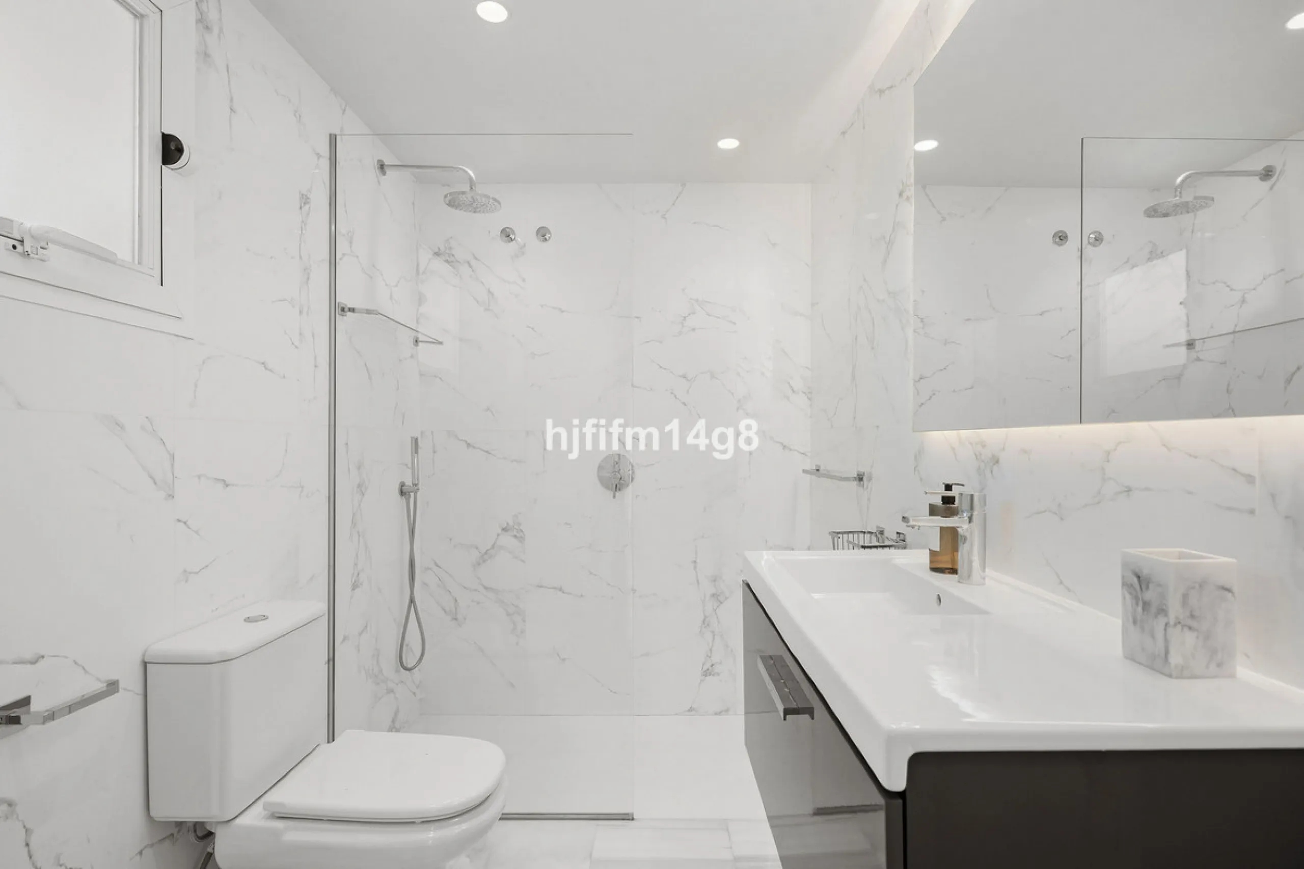 Apartment - Middle Floor Apartment в продаже в Benahavís, Málaga. В доме 3 спален и 2 ванных комнат. Площадь дома 141 м²