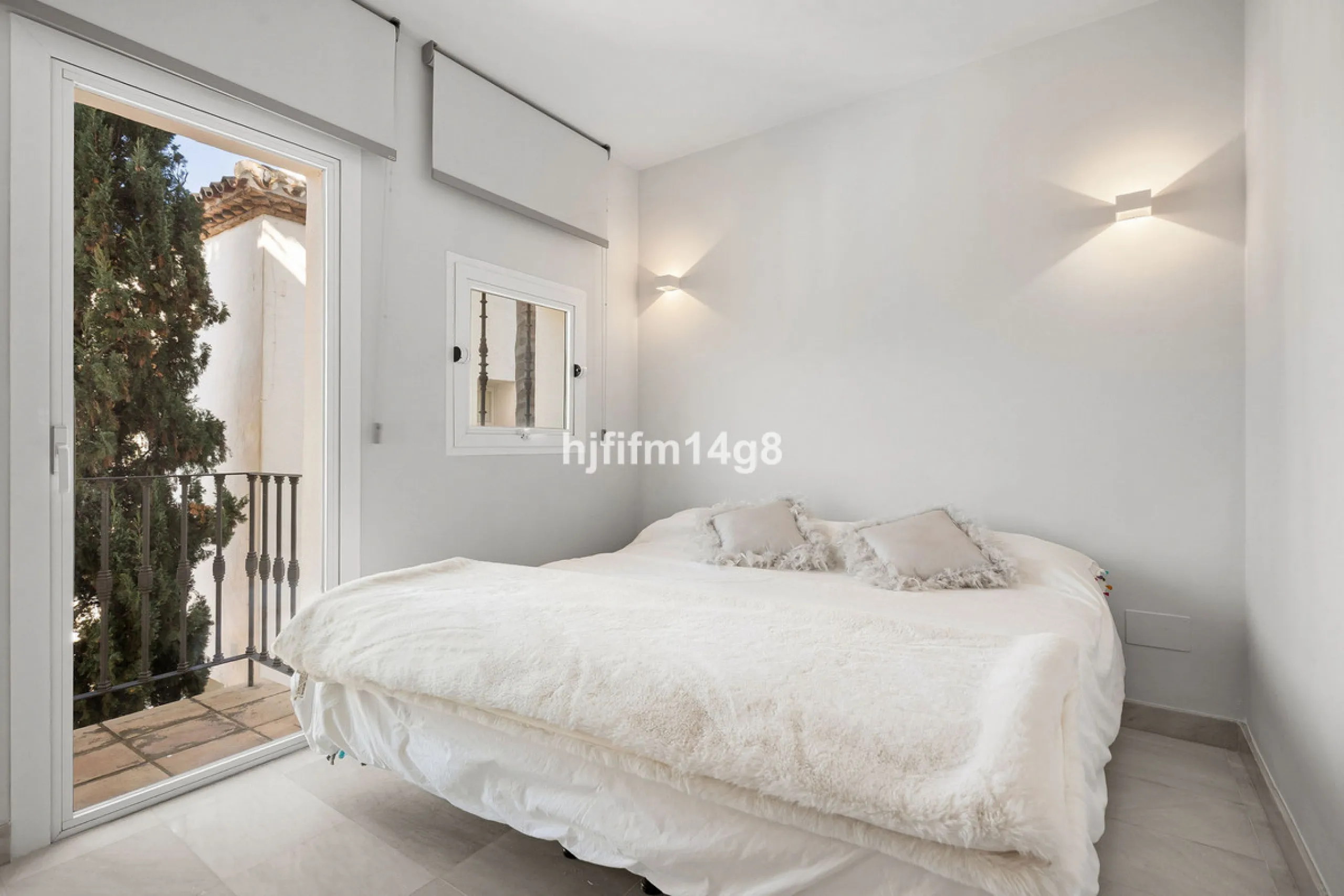 Apartment - Middle Floor Apartment в продаже в Benahavís, Málaga. В доме 3 спален и 2 ванных комнат. Площадь дома 141 м²