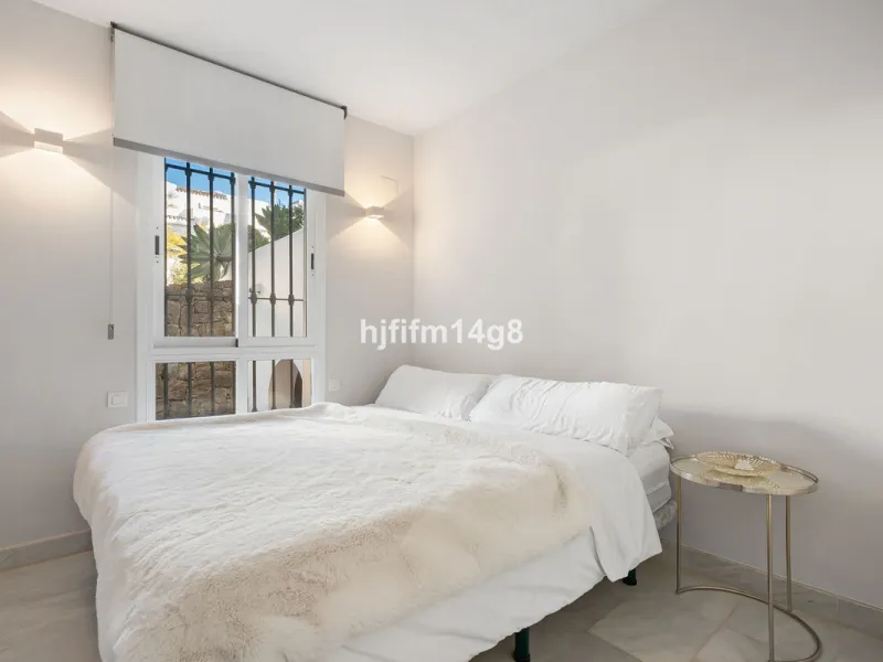 Apartment - Middle Floor Apartment в продаже в Benahavís, Málaga. В доме 3 спален и 2 ванных комнат. Площадь дома 141 м²