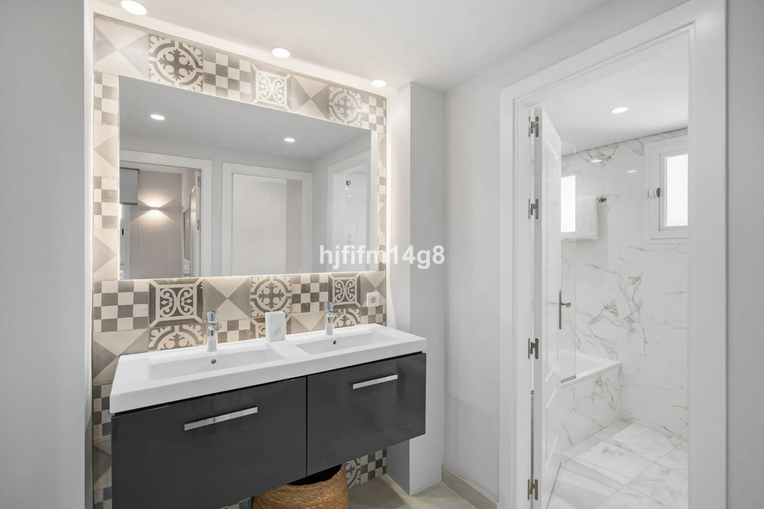 Apartment - Middle Floor Apartment в продаже в Benahavís, Málaga. В доме 3 спален и 2 ванных комнат. Площадь дома 141 м²
