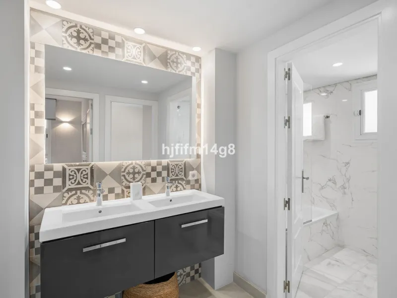 Apartment - Middle Floor Apartment в продаже в Benahavís, Málaga. В доме 3 спален и 2 ванных комнат. Площадь дома 141 м²