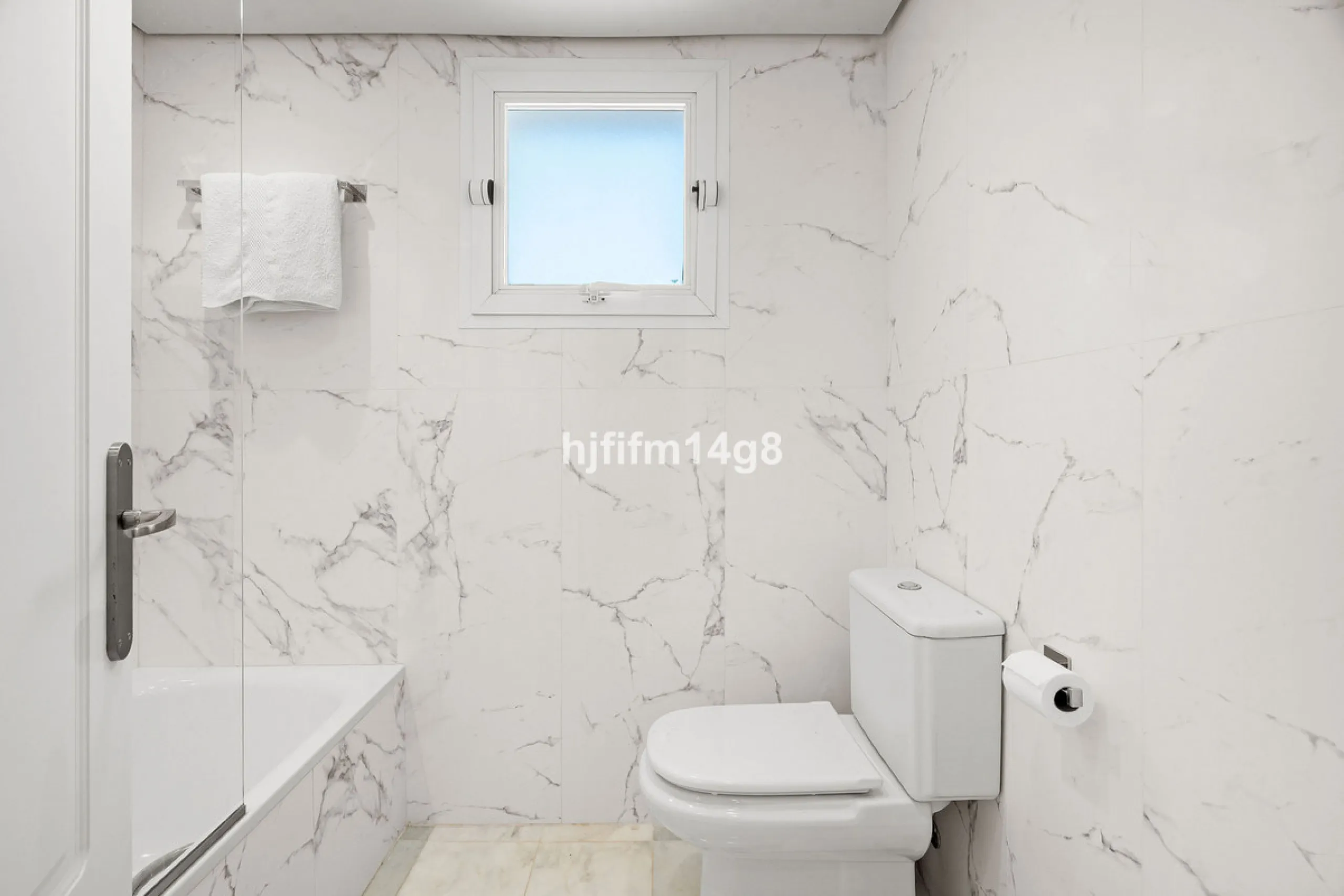 Apartment - Middle Floor Apartment в продаже в Benahavís, Málaga. В доме 3 спален и 2 ванных комнат. Площадь дома 141 м²