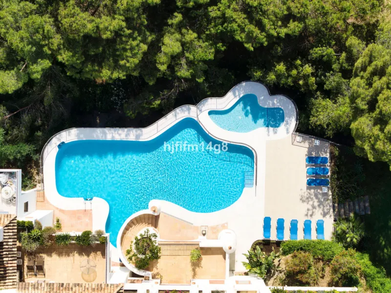 Apartment - Middle Floor Apartment в продаже в Benahavís, Málaga. В доме 3 спален и 2 ванных комнат. Площадь дома 141 м²