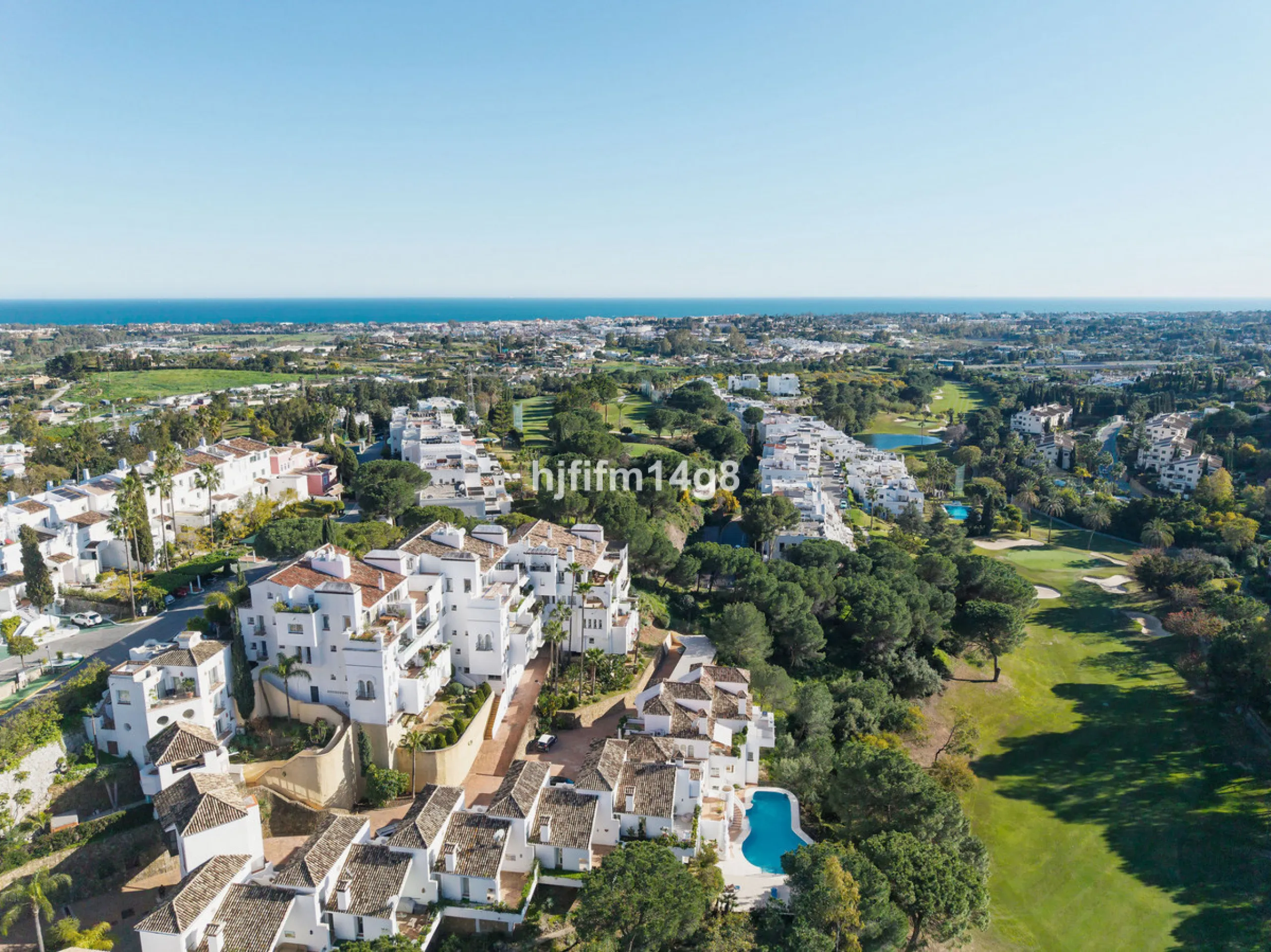 Apartment - Middle Floor Apartment в продаже в Benahavís, Málaga. В доме 3 спален и 2 ванных комнат. Площадь дома 141 м²