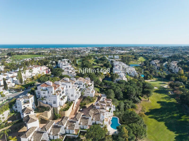 Apartment - Middle Floor Apartment в продаже в Benahavís, Málaga. В доме 3 спален и 2 ванных комнат. Площадь дома 141 м²