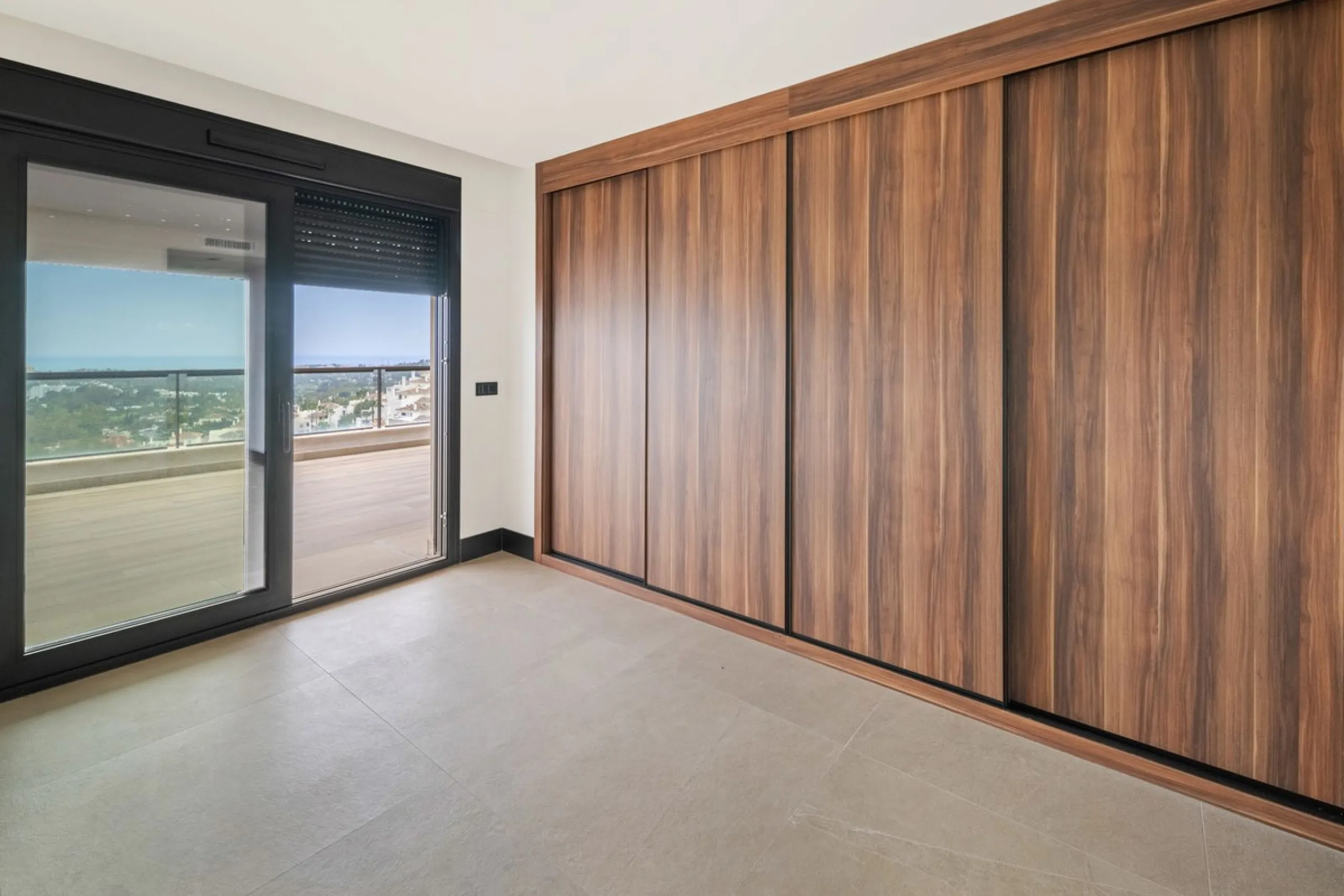 Apartment - Middle Floor Apartment в продаже в Marbella, Málaga. В доме 2 спален и 2 ванных комнат. Площадь дома 100 м²