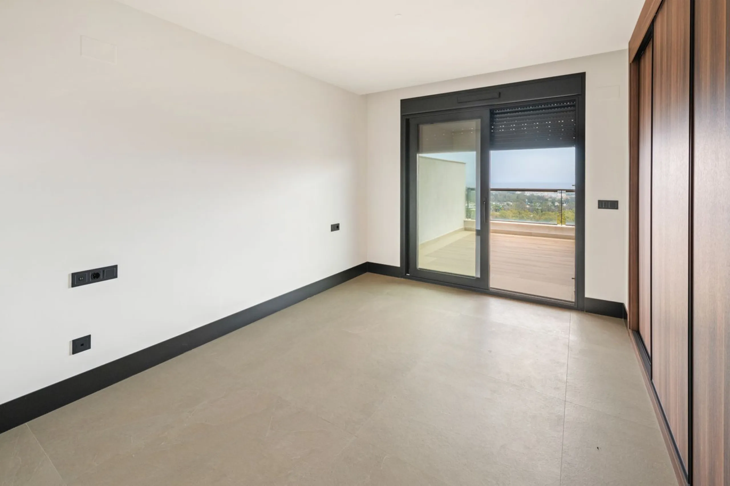 Apartment - Middle Floor Apartment в продаже в Marbella, Málaga. В доме 2 спален и 2 ванных комнат. Площадь дома 100 м²