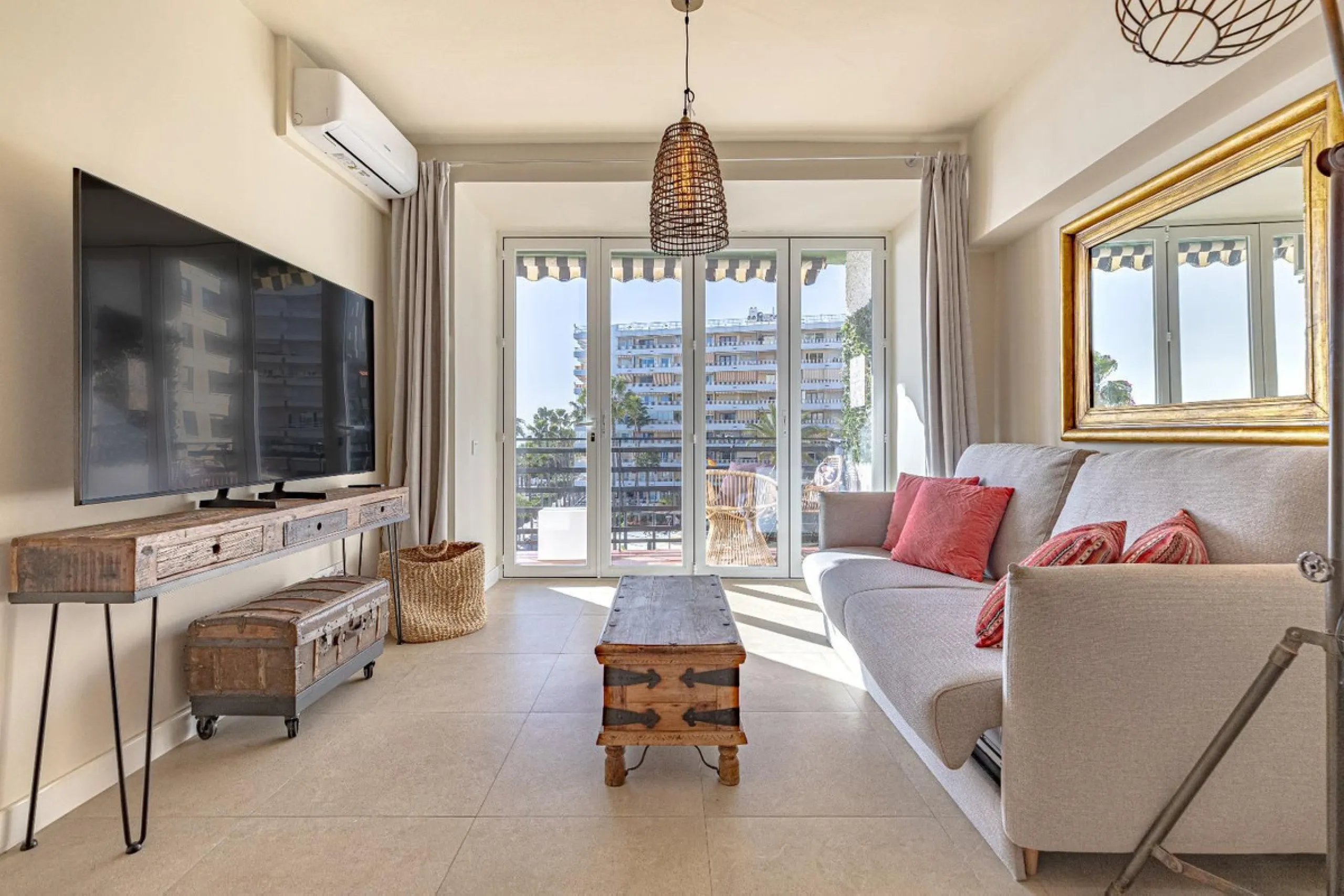 Exclusive beachfront apartment in Marbella