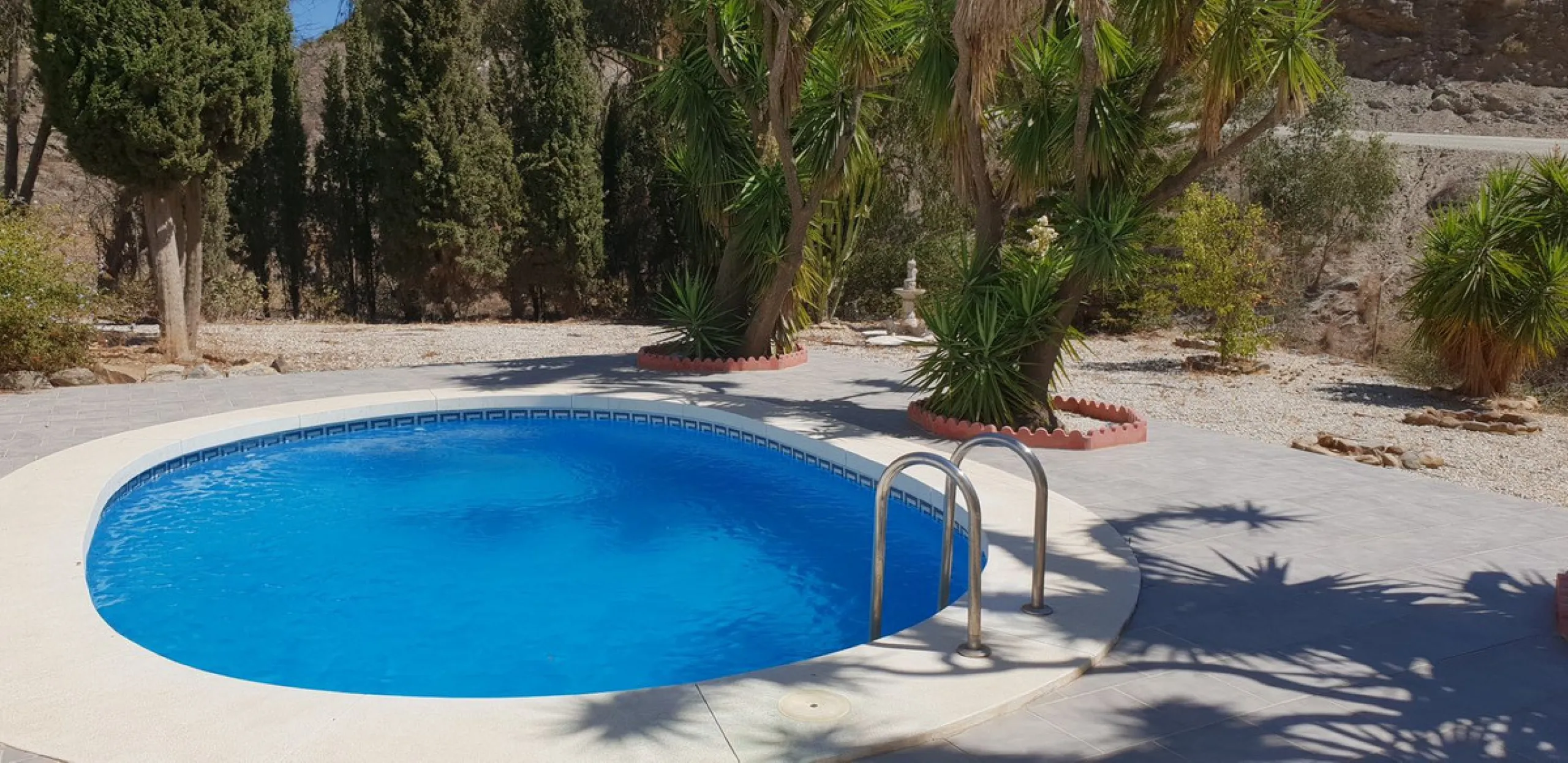 Lovely Country House with Separate Apartment Plus Kennels & Cattery for sale in Campanillos near Malaga.