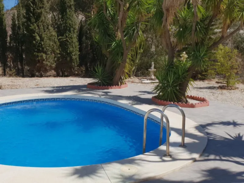 House - Finca - Cortijo в продаже в Málaga, Málaga. В доме 4 спален и 3 ванных комнат. Площадь дома 250 м². Площадь участка 3500 м²
