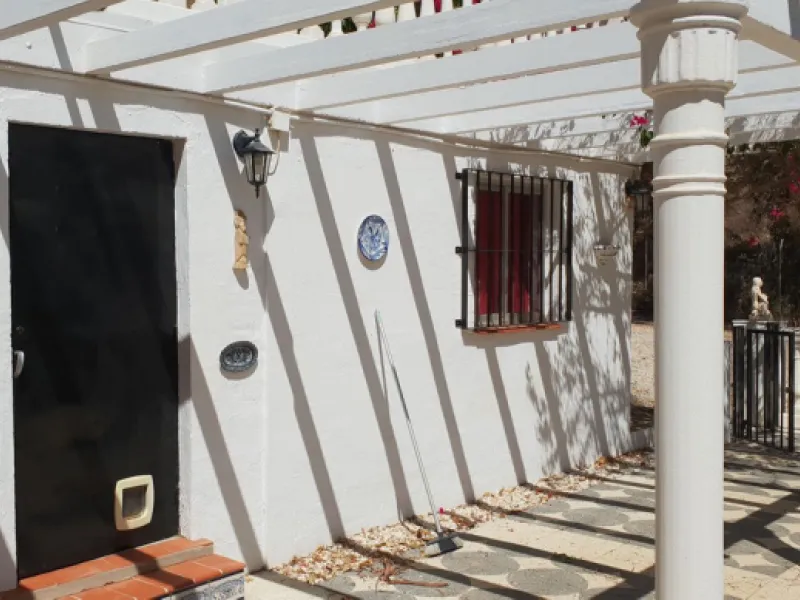Lovely Country House with Separate Apartment Plus Kennels & Cattery for sale in Campanillos near Malaga.