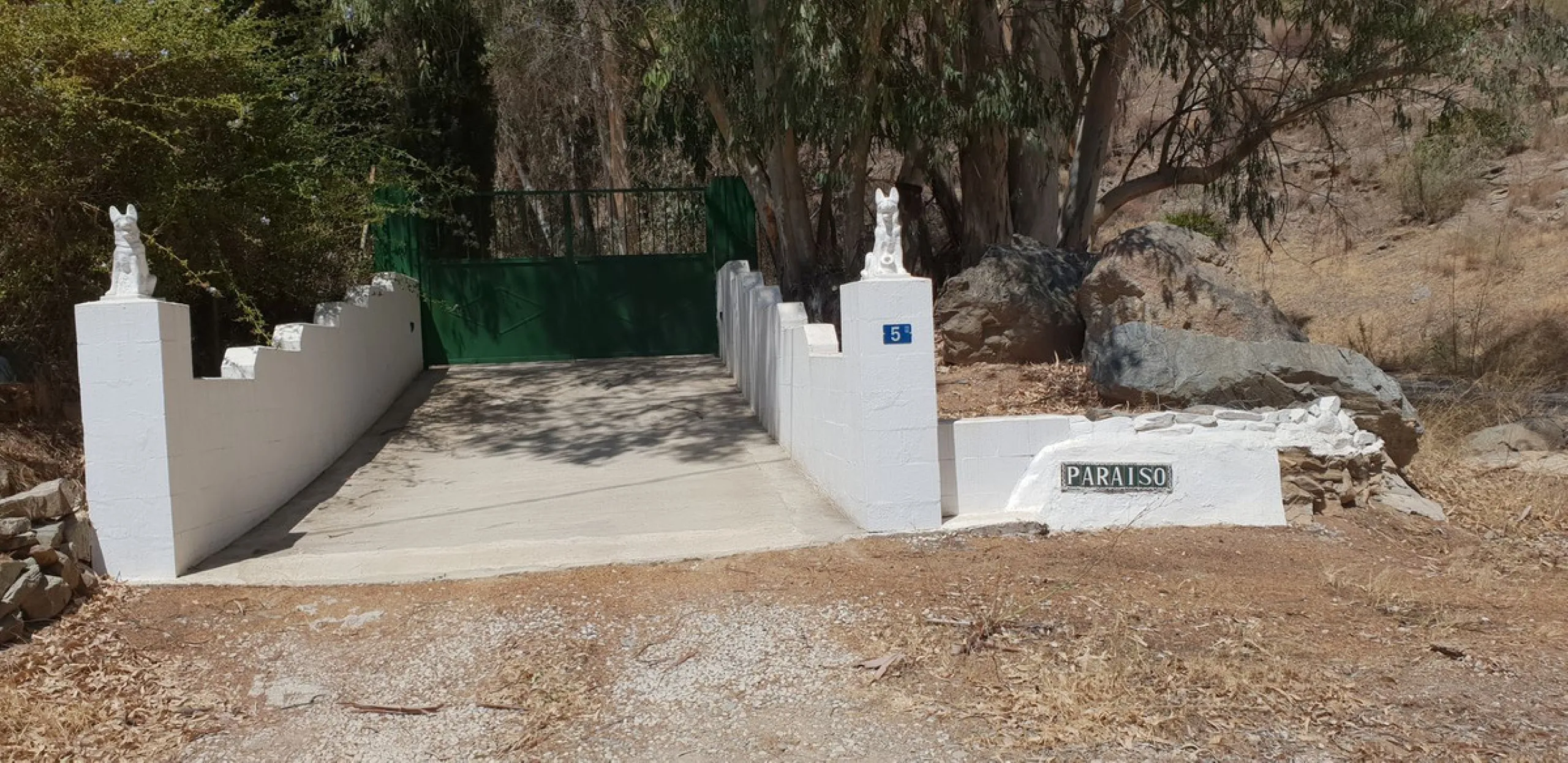 Lovely Country House with Separate Apartment Plus Kennels & Cattery for sale in Campanillos near Malaga.