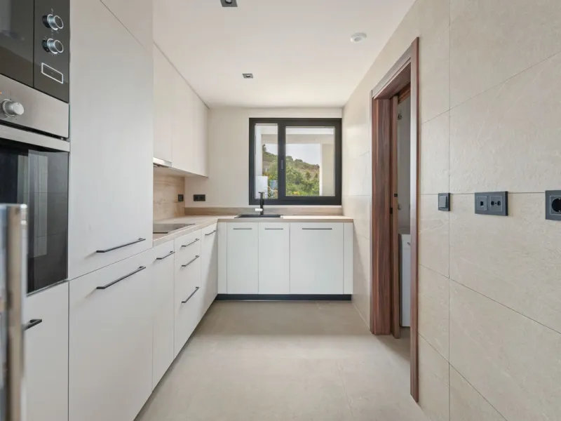 Apartment - Middle Floor Apartment в продаже в Marbella, Málaga. В доме 2 спален и 2 ванных комнат. Площадь дома 100 м²