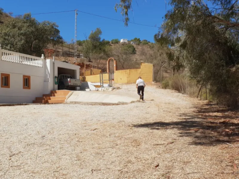 Lovely Country House with Separate Apartment Plus Kennels & Cattery for sale in Campanillos near Malaga.