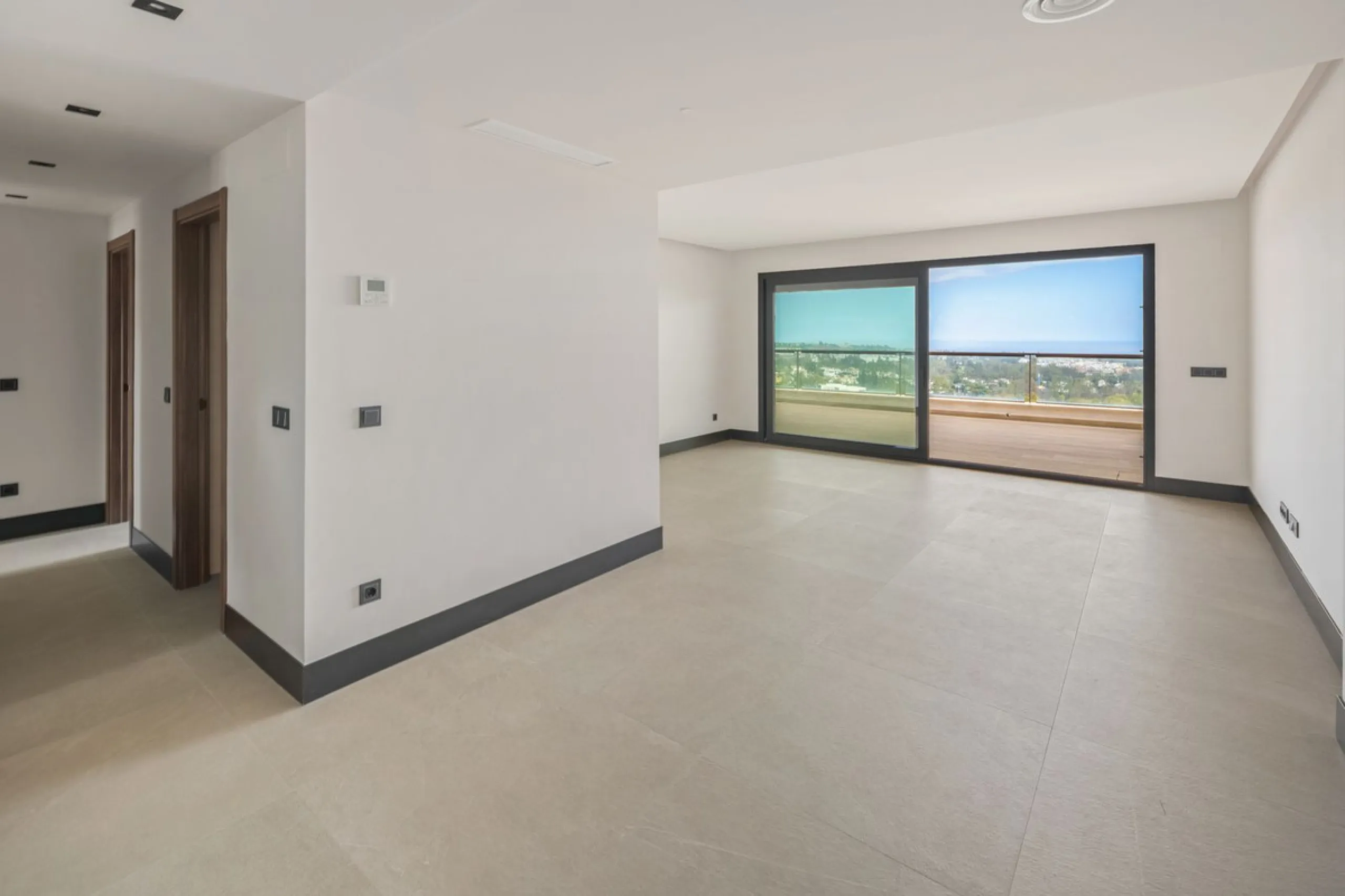 Apartment - Middle Floor Apartment в продаже в Marbella, Málaga. В доме 2 спален и 2 ванных комнат. Площадь дома 100 м²