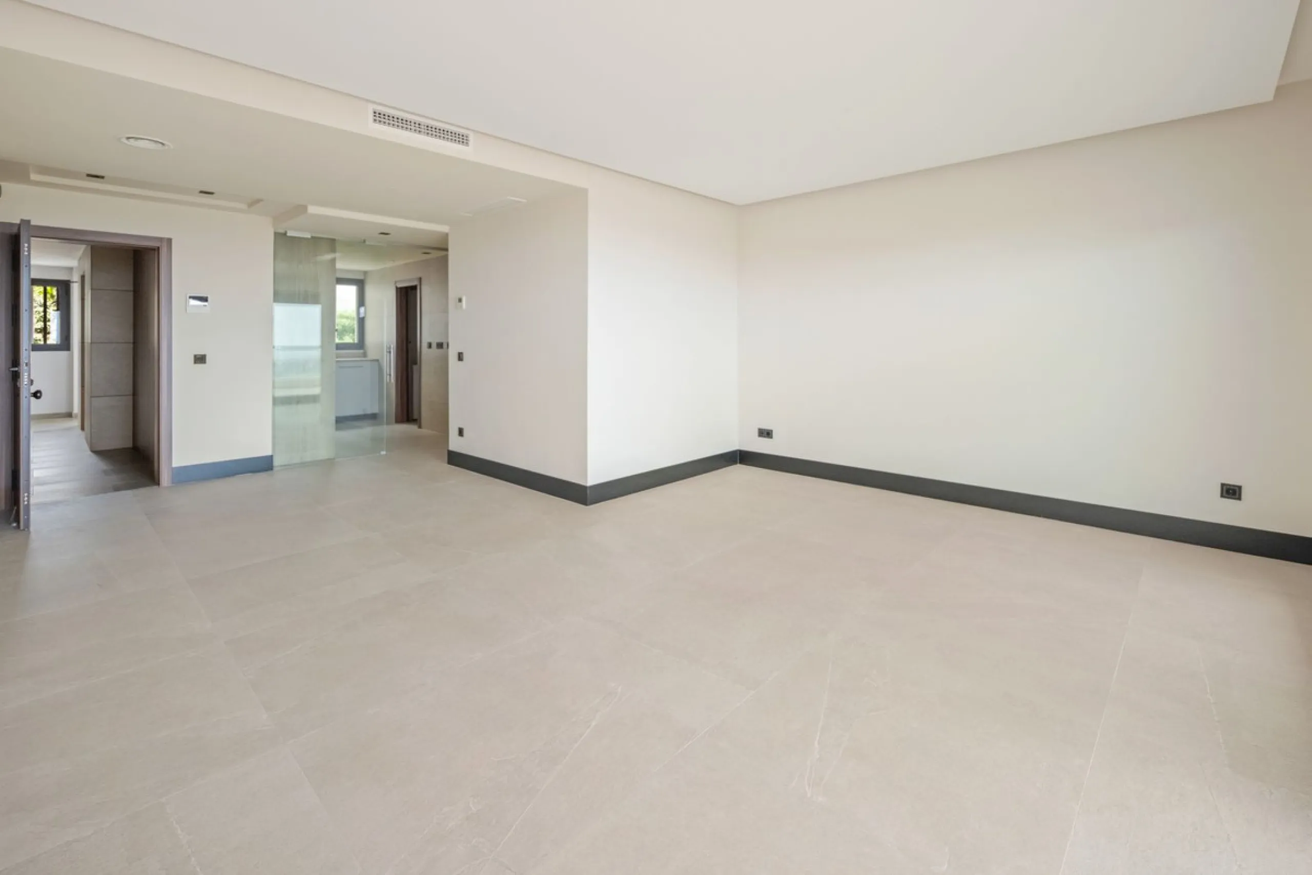 Apartment - Middle Floor Apartment в продаже в Marbella, Málaga. В доме 2 спален и 2 ванных комнат. Площадь дома 100 м²